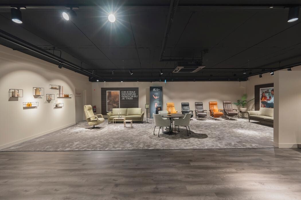 Foto's Meubelwinkel Prominent Sliedrecht | Banken | Relaxstoelen | Sta-op stoelen