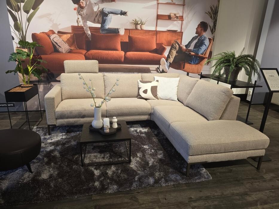 Foto's Meubelwinkel Prominent Uden | Relaxstoelen | Sta-op stoelen | Banken