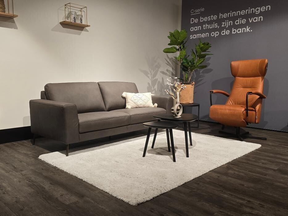 Foto's Meubelwinkel Prominent Uden | Relaxstoelen | Sta-op stoelen | Banken