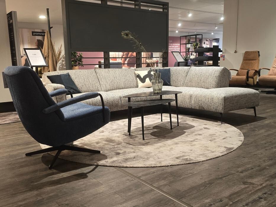Foto's Meubelwinkel Prominent Uden | Relaxstoelen | Sta-op stoelen | Banken