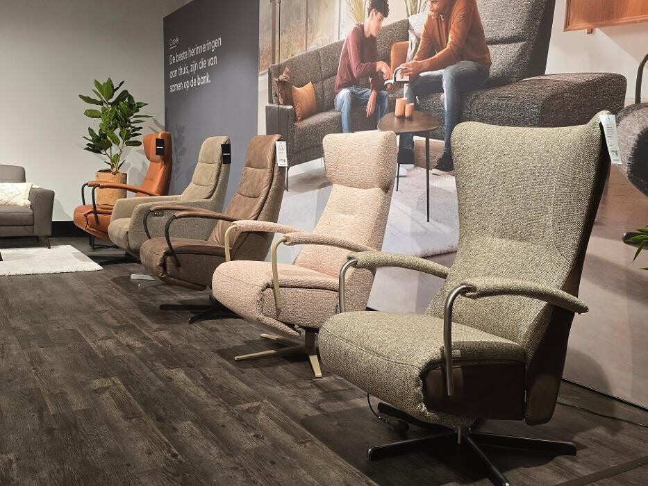Foto's Meubelwinkel Prominent Uden | Relaxstoelen | Sta-op stoelen | Banken