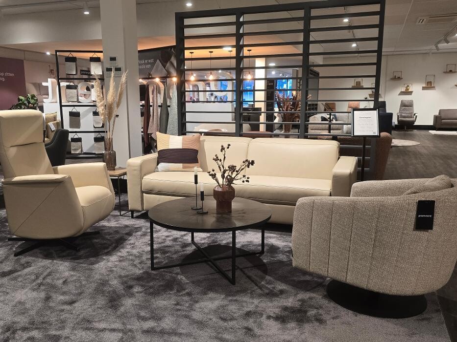 Foto's Meubelwinkel Prominent Uden | Relaxstoelen | Sta-op stoelen | Banken