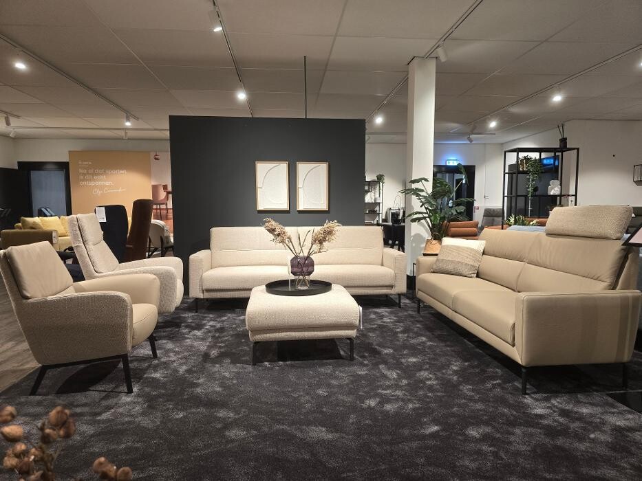 Foto's Meubelwinkel Prominent Uden | Relaxstoelen | Sta-op stoelen | Banken