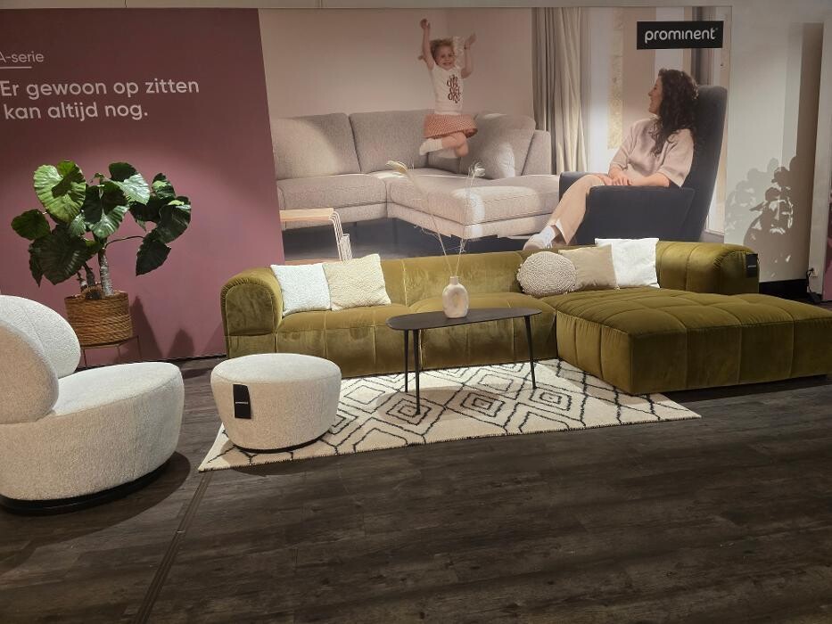 Foto's Meubelwinkel Prominent Uden | Relaxstoelen | Sta-op stoelen | Banken