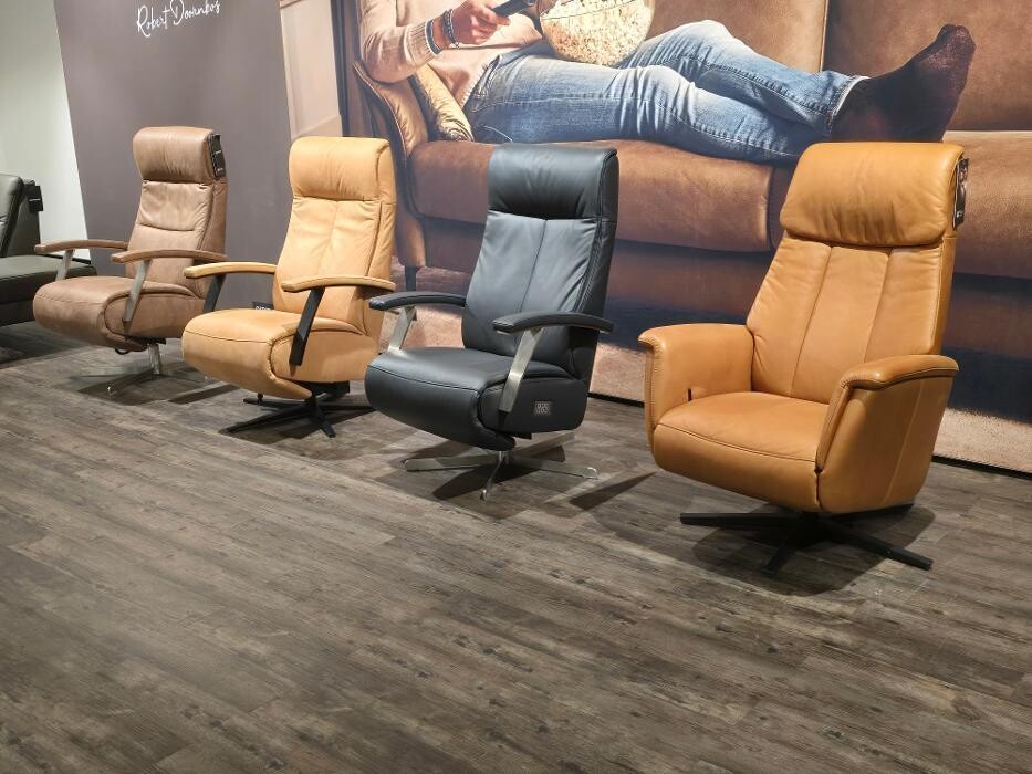 Foto's Meubelwinkel Prominent Uden | Relaxstoelen | Sta-op stoelen | Banken