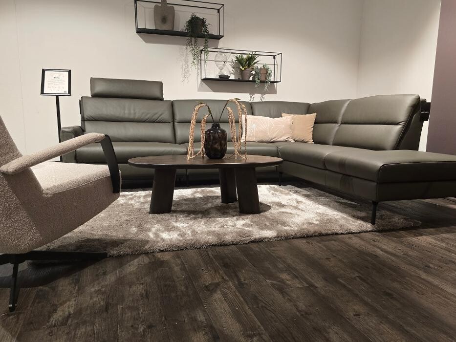 Foto's Meubelwinkel Prominent Uden | Relaxstoelen | Sta-op stoelen | Banken