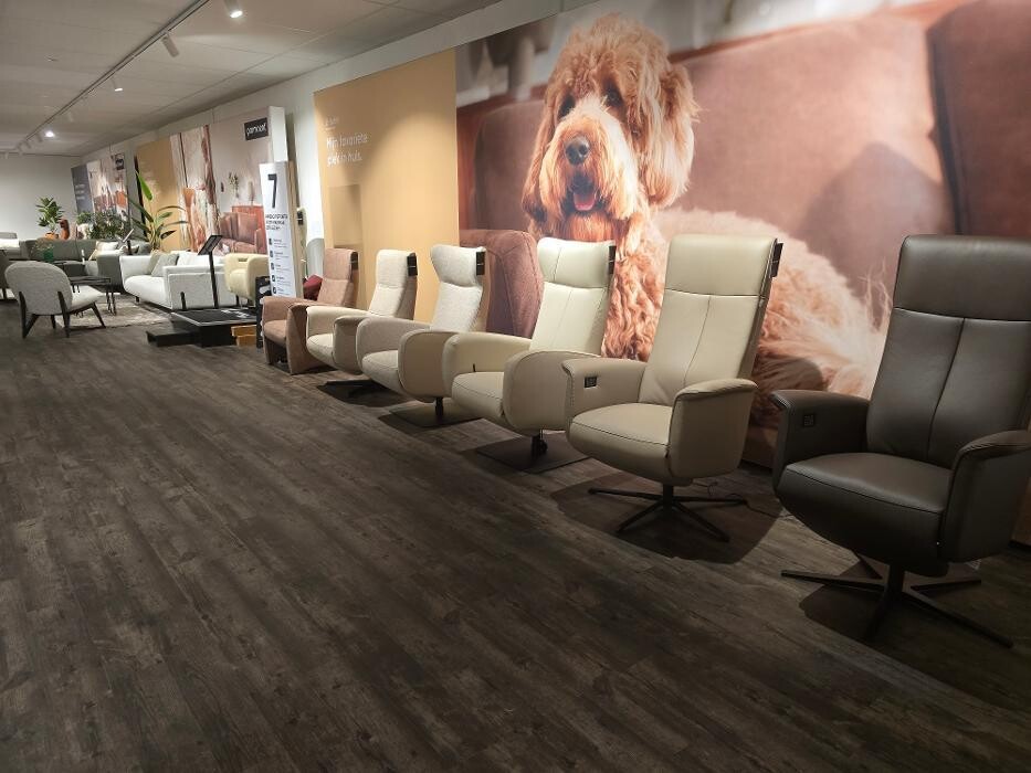 Foto's Meubelwinkel Prominent Uden | Relaxstoelen | Sta-op stoelen | Banken