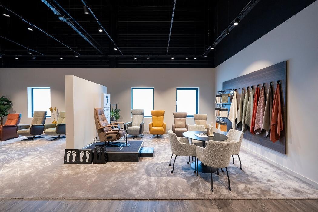 Foto's Meubelwinkel Prominent Duiven | Relaxstoelen | Sta-op stoelen | Banken