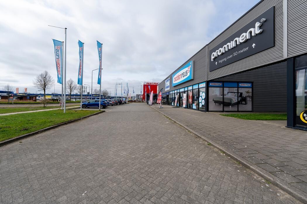 Foto's Meubelwinkel Prominent Duiven | Relaxstoelen | Sta-op stoelen | Banken
