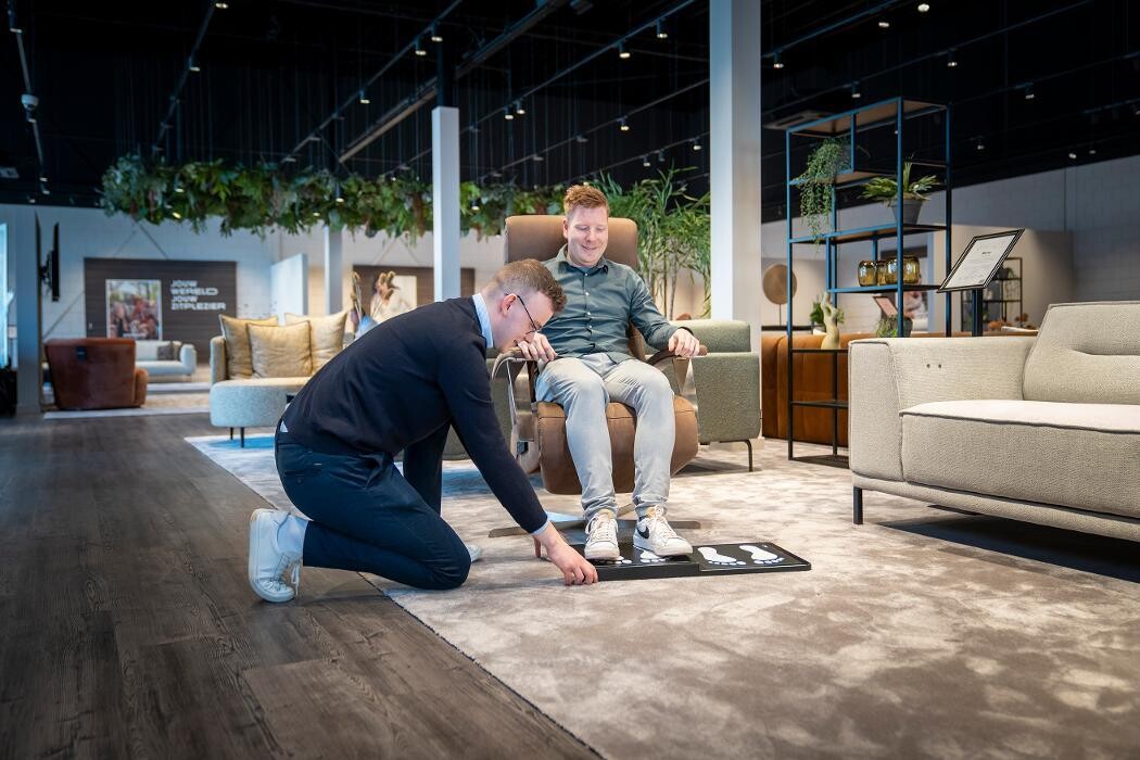 Foto's Meubelwinkel Prominent Duiven | Relaxstoelen | Sta-op stoelen | Banken