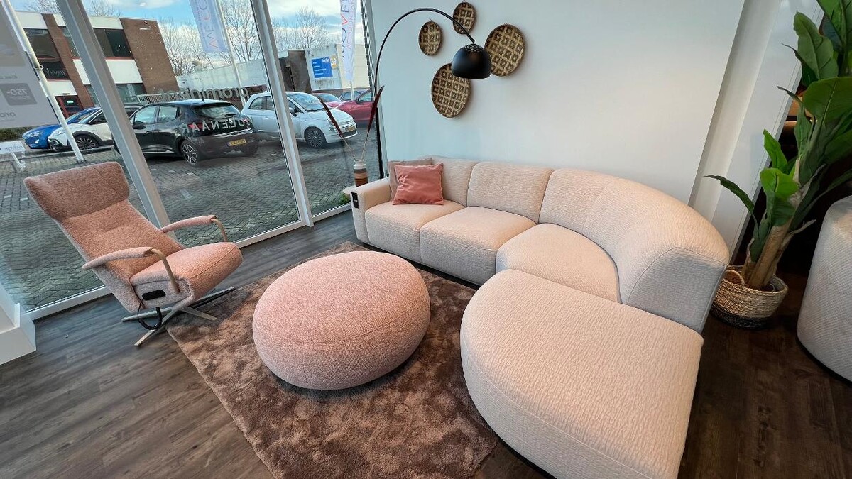 Foto's Meubelwinkel Prominent Katwijk | Relaxstoelen | Sta-op stoelen | Banken