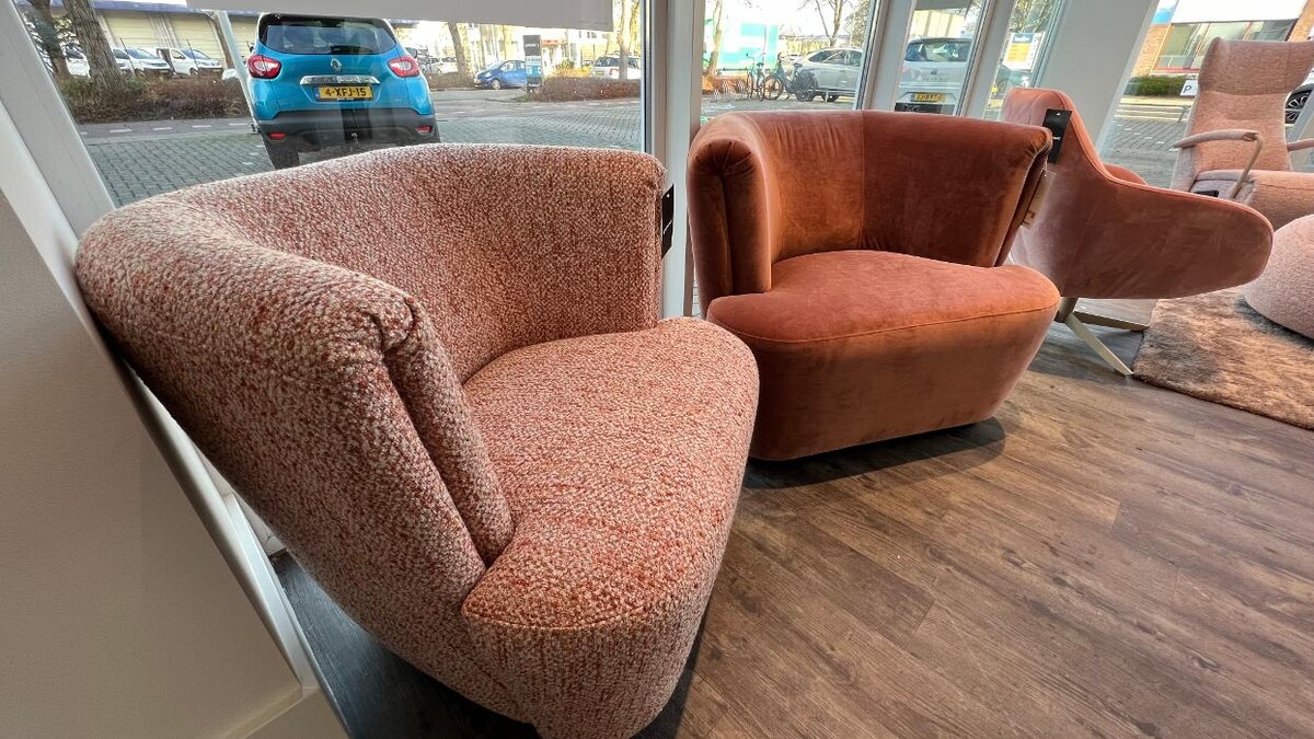 Foto's Meubelwinkel Prominent Katwijk | Relaxstoelen | Sta-op stoelen | Banken