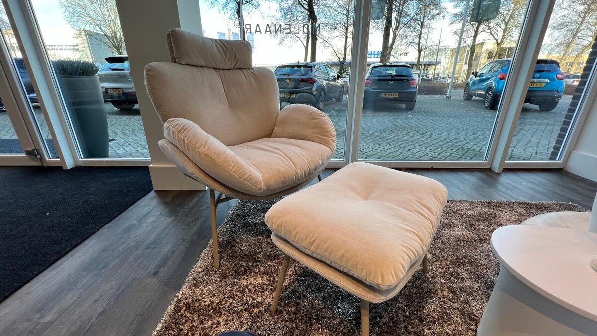 Foto's Meubelwinkel Prominent Katwijk | Relaxstoelen | Sta-op stoelen | Banken
