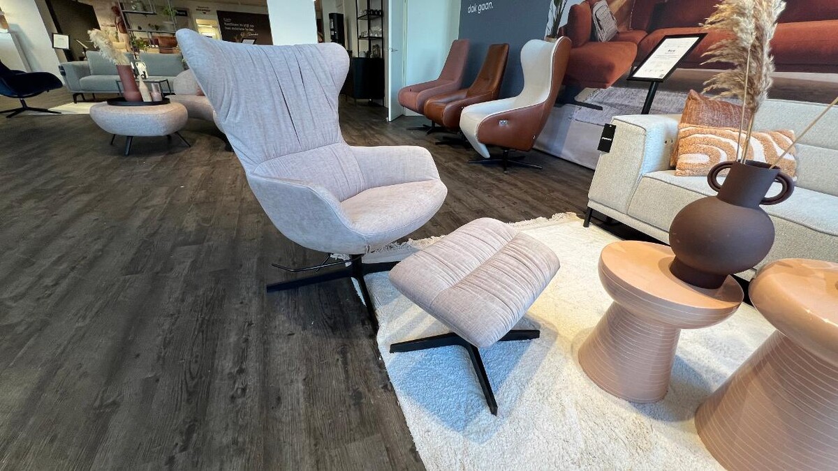 Foto's Meubelwinkel Prominent Katwijk | Relaxstoelen | Sta-op stoelen | Banken