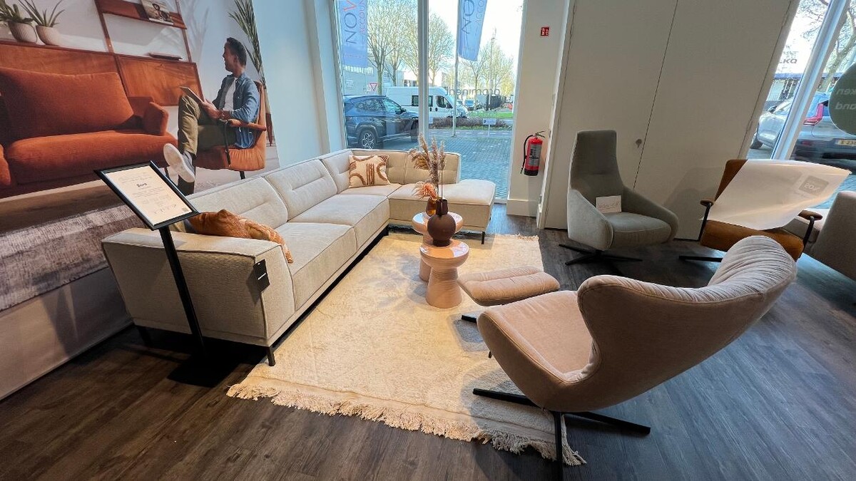 Foto's Meubelwinkel Prominent Katwijk | Relaxstoelen | Sta-op stoelen | Banken