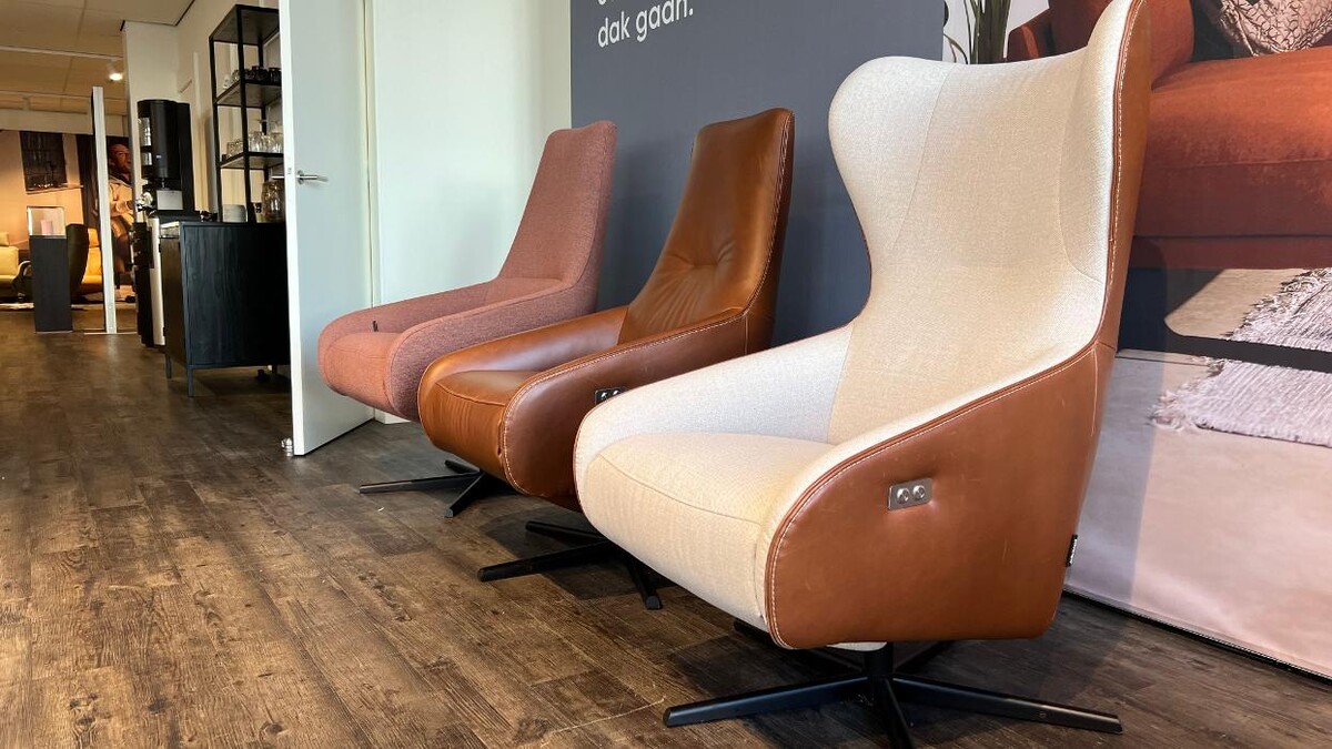 Foto's Meubelwinkel Prominent Katwijk | Relaxstoelen | Sta-op stoelen | Banken