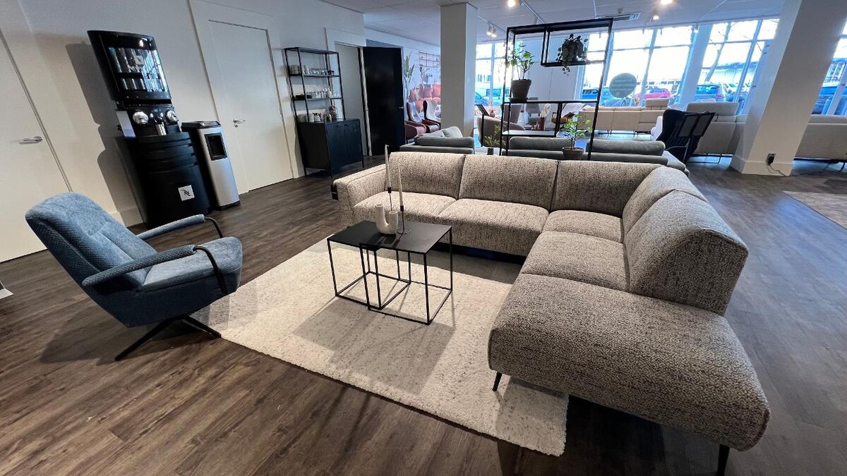 Foto's Meubelwinkel Prominent Katwijk | Relaxstoelen | Sta-op stoelen | Banken