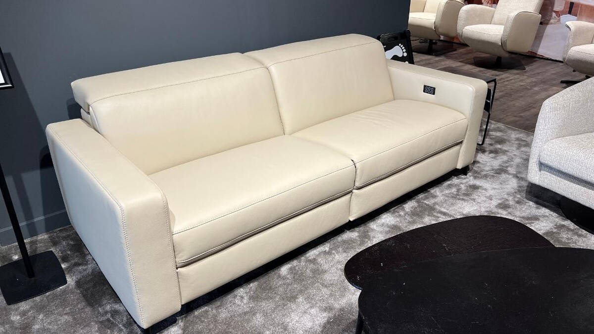 Foto's Meubelwinkel Prominent Katwijk | Relaxstoelen | Sta-op stoelen | Banken