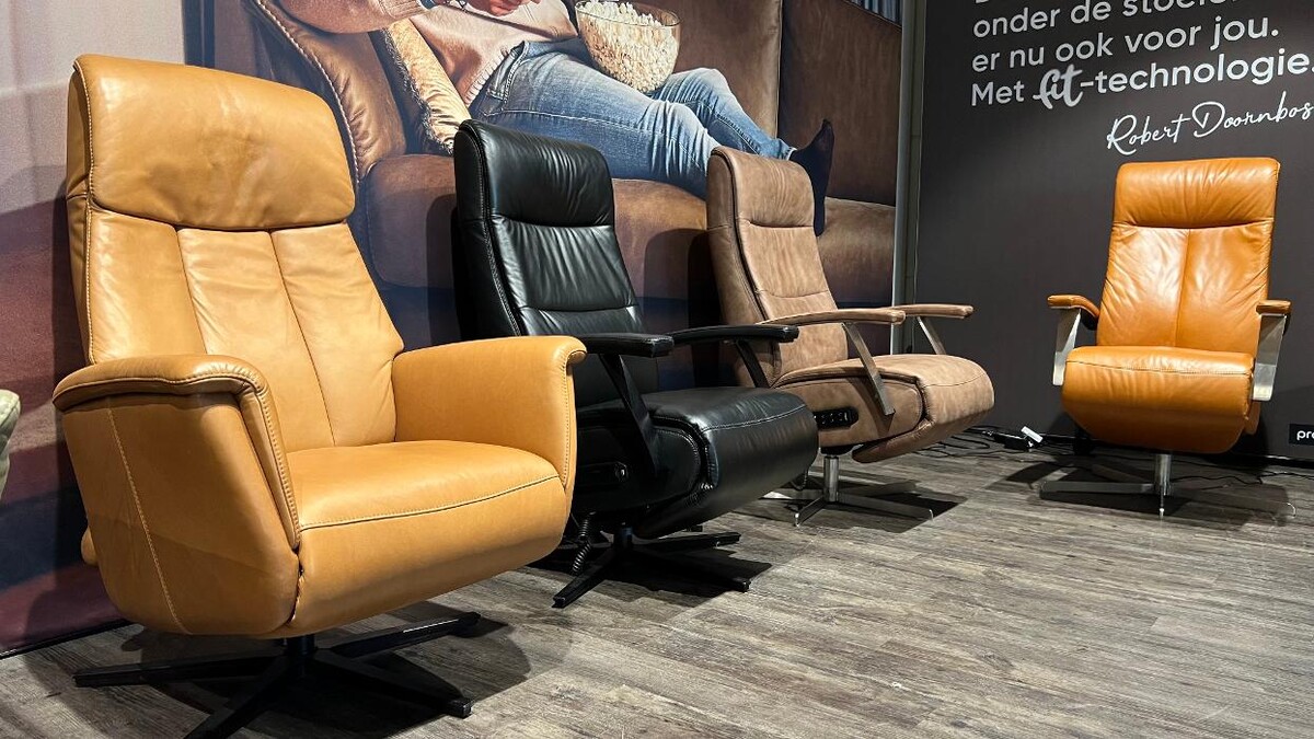 Foto's Meubelwinkel Prominent Katwijk | Relaxstoelen | Sta-op stoelen | Banken