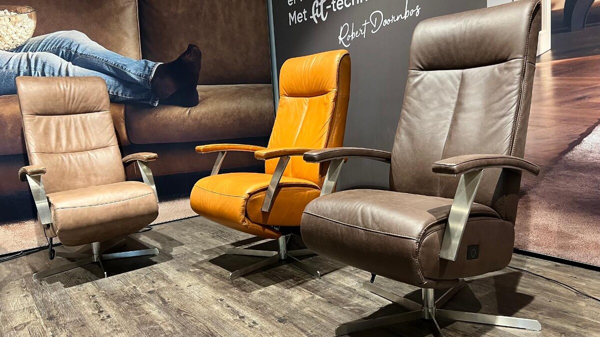 Foto's Meubelwinkel Prominent Katwijk | Relaxstoelen | Sta-op stoelen | Banken
