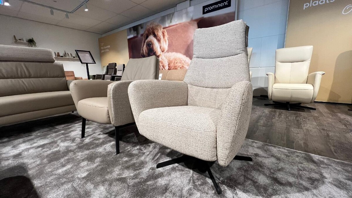 Foto's Meubelwinkel Prominent Katwijk | Relaxstoelen | Sta-op stoelen | Banken
