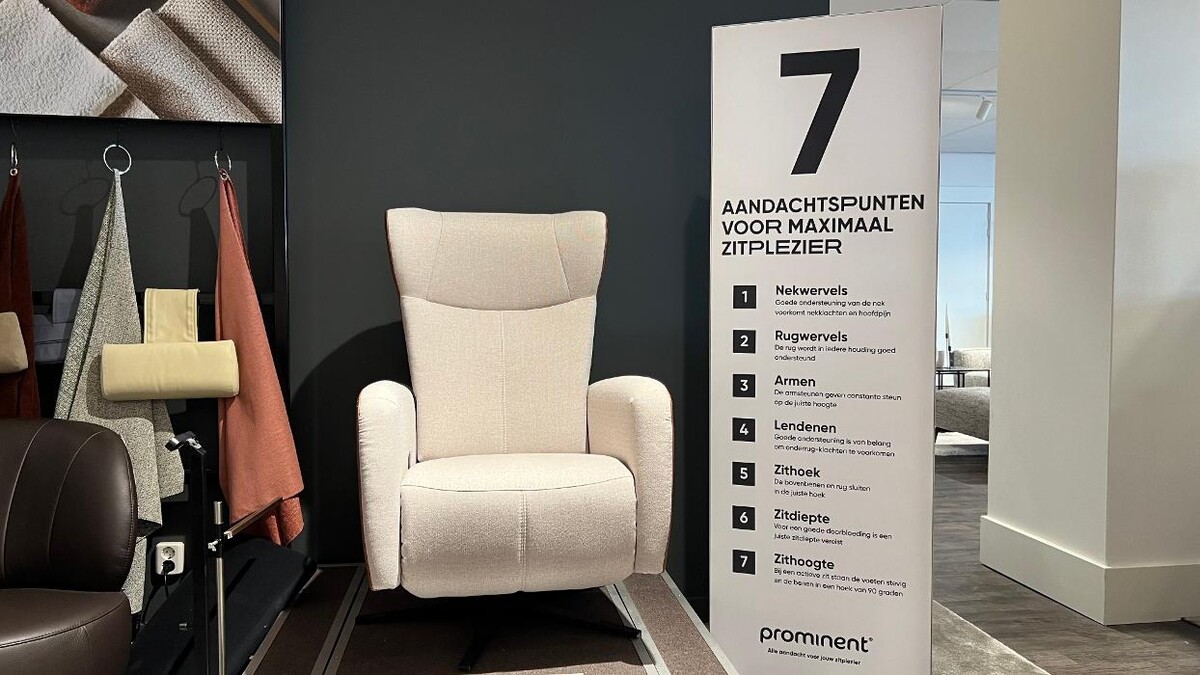 Foto's Meubelwinkel Prominent Katwijk | Relaxstoelen | Sta-op stoelen | Banken