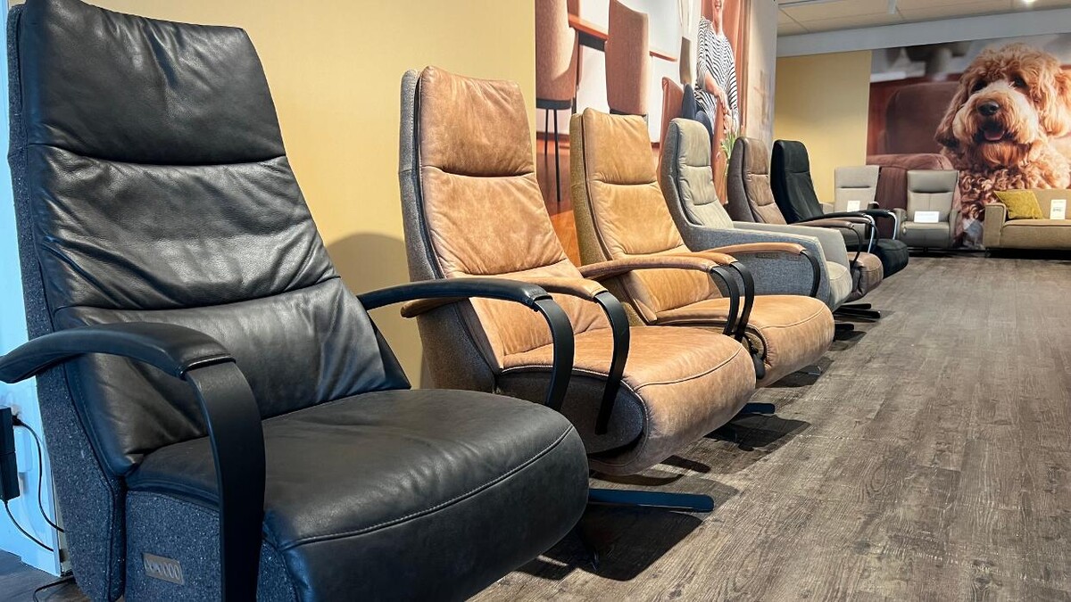 Foto's Meubelwinkel Prominent Katwijk | Relaxstoelen | Sta-op stoelen | Banken