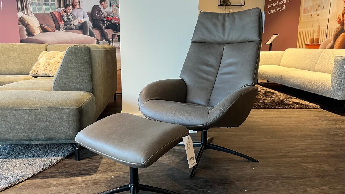 Foto's Meubelwinkel Prominent Katwijk | Relaxstoelen | Sta-op stoelen | Banken