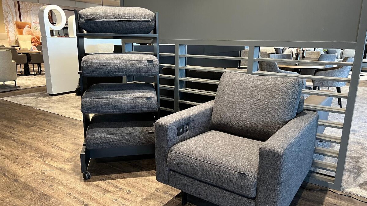 Foto's Meubelwinkel Prominent Katwijk | Relaxstoelen | Sta-op stoelen | Banken