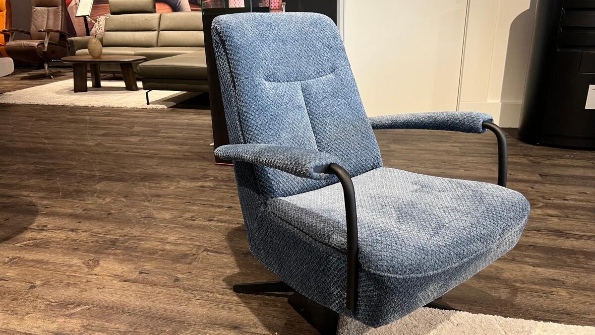 Foto's Meubelwinkel Prominent Katwijk | Relaxstoelen | Sta-op stoelen | Banken