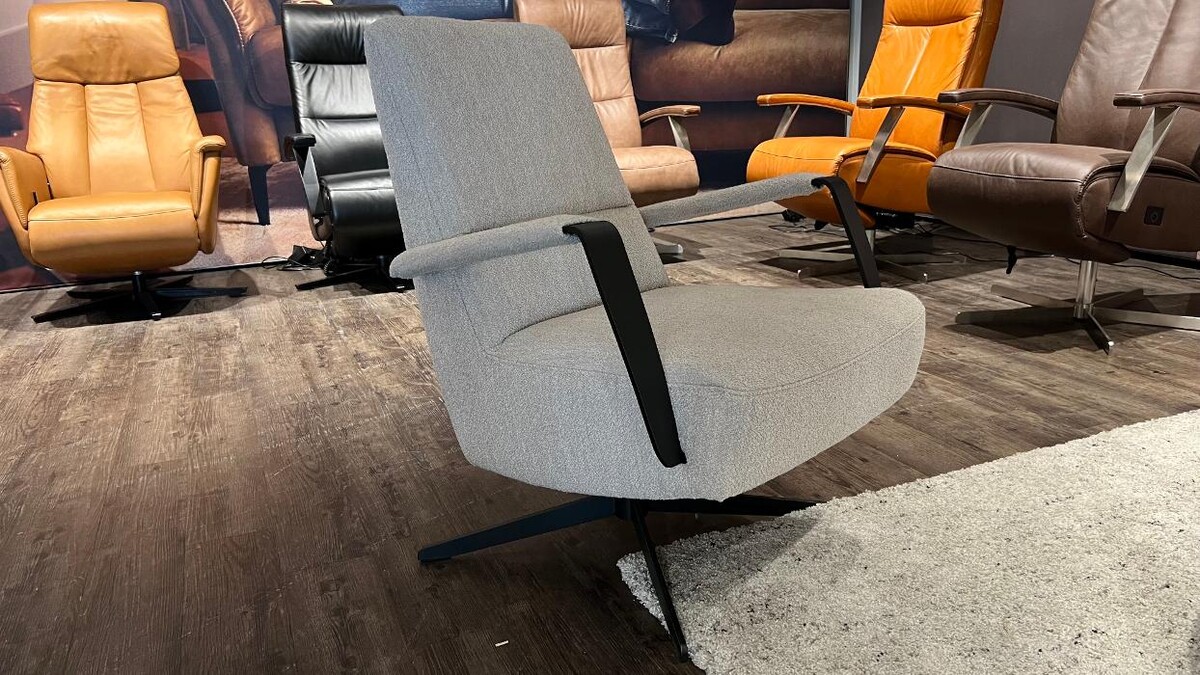 Foto's Meubelwinkel Prominent Katwijk | Relaxstoelen | Sta-op stoelen | Banken