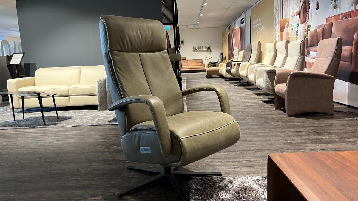Foto's Meubelwinkel Prominent Katwijk | Relaxstoelen | Sta-op stoelen | Banken