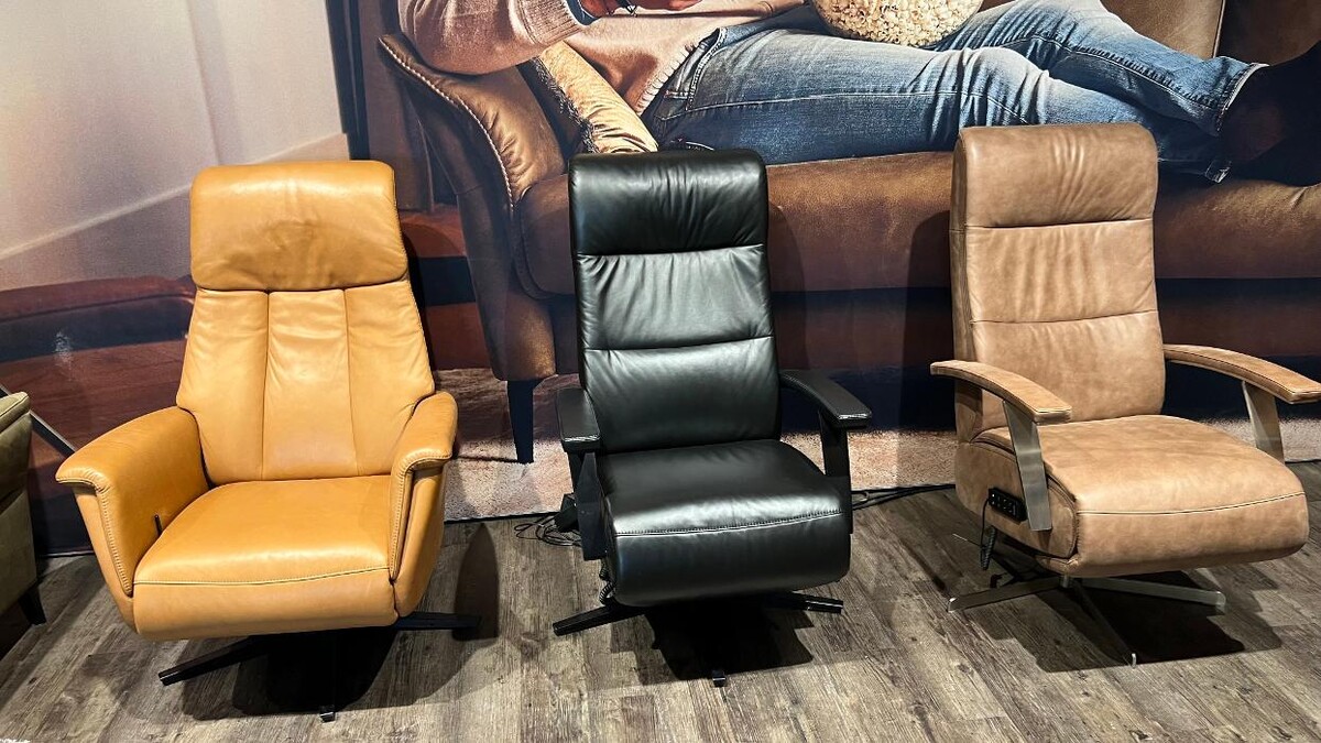 Foto's Meubelwinkel Prominent Katwijk | Relaxstoelen | Sta-op stoelen | Banken