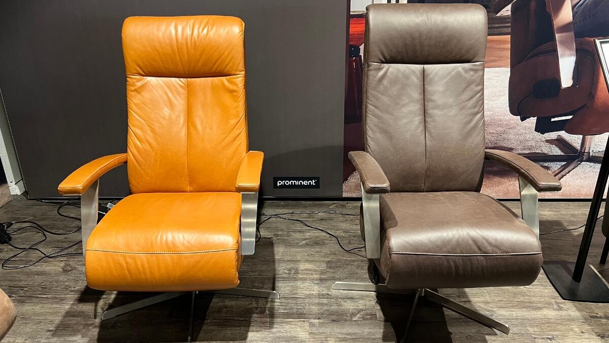 Foto's Meubelwinkel Prominent Katwijk | Relaxstoelen | Sta-op stoelen | Banken