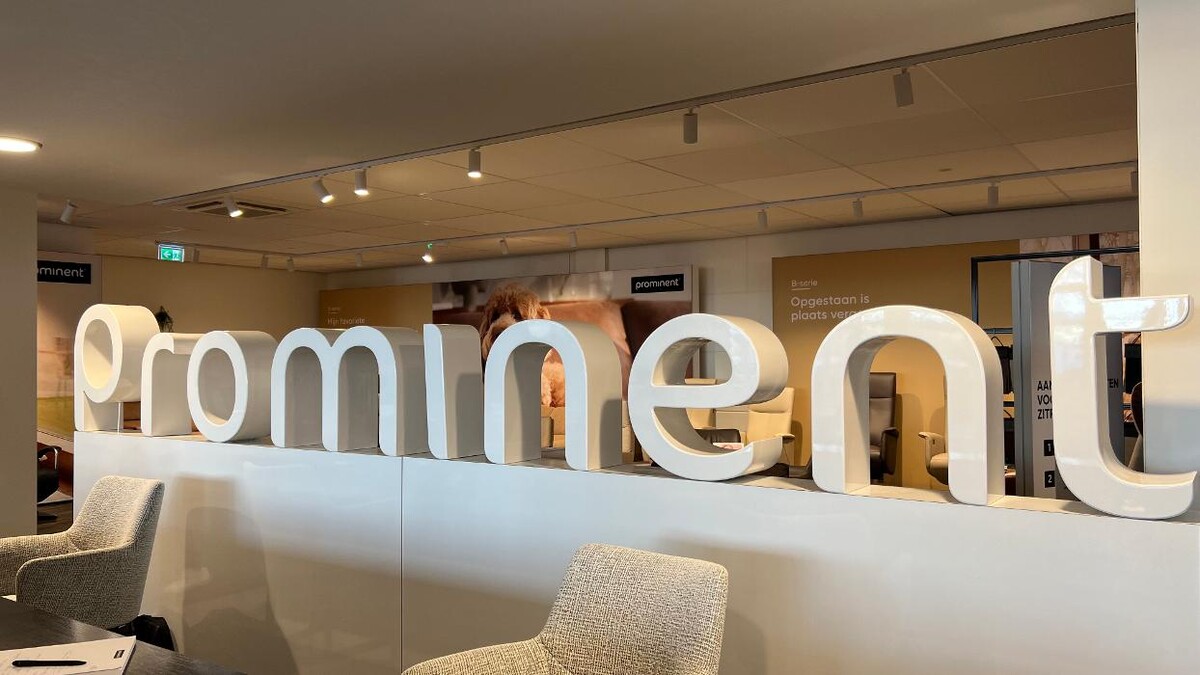 Foto's Meubelwinkel Prominent Katwijk | Relaxstoelen | Sta-op stoelen | Banken