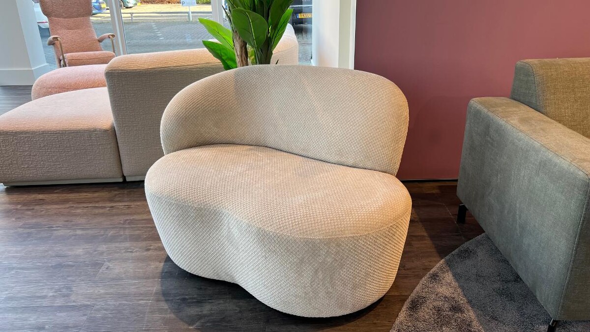 Foto's Meubelwinkel Prominent Katwijk | Relaxstoelen | Sta-op stoelen | Banken