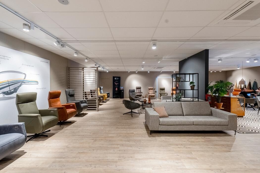 Foto's Meubelwinkel Prominent Roermond | Relaxstoelen | Sta-op stoelen | Banken