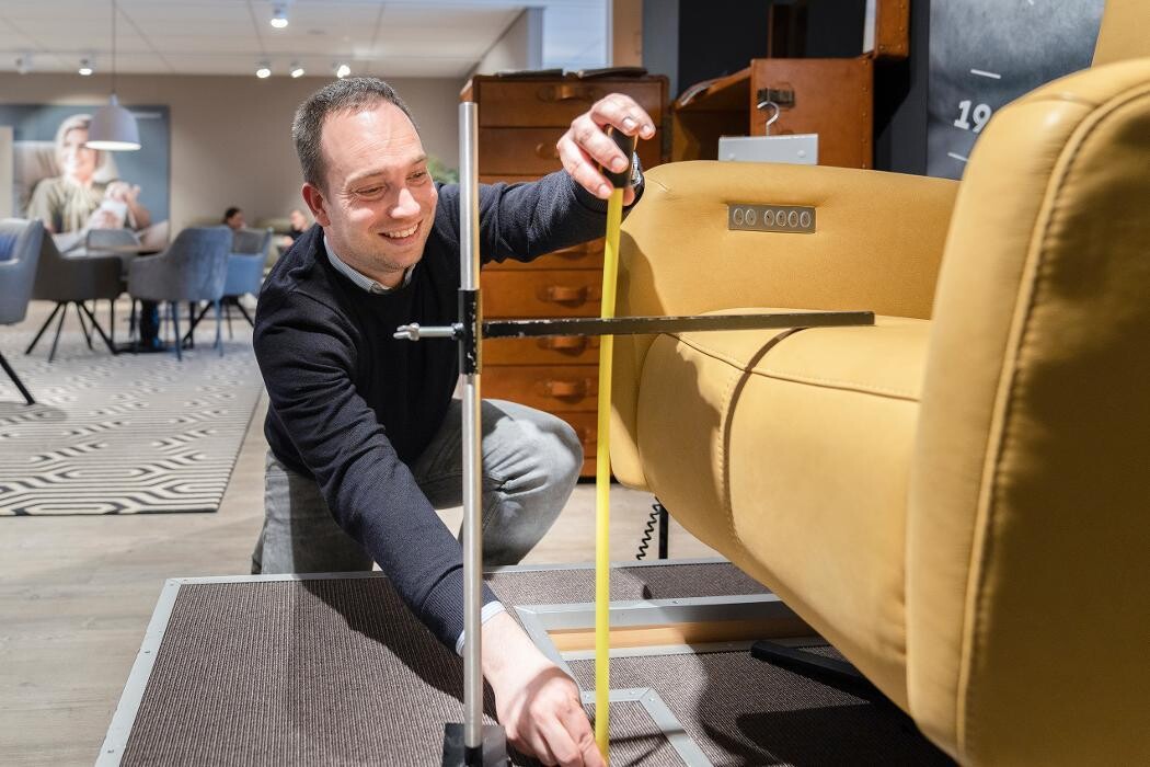 Foto's Meubelwinkel Prominent Roermond | Relaxstoelen | Sta-op stoelen | Banken
