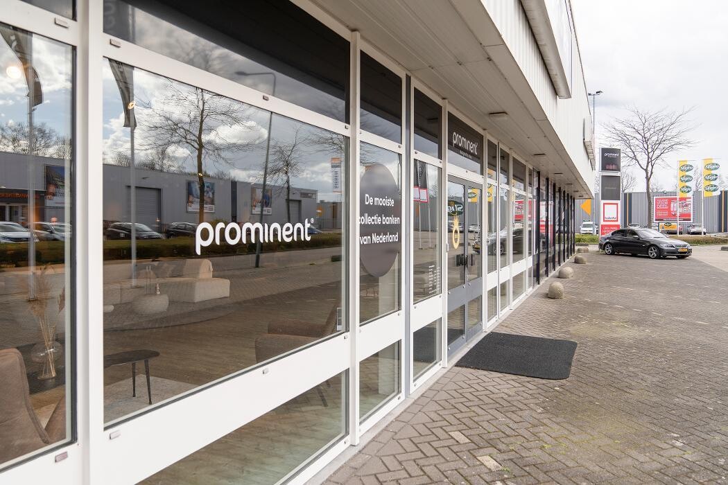 Foto's Meubelwinkel Prominent Roermond | Relaxstoelen | Sta-op stoelen | Banken