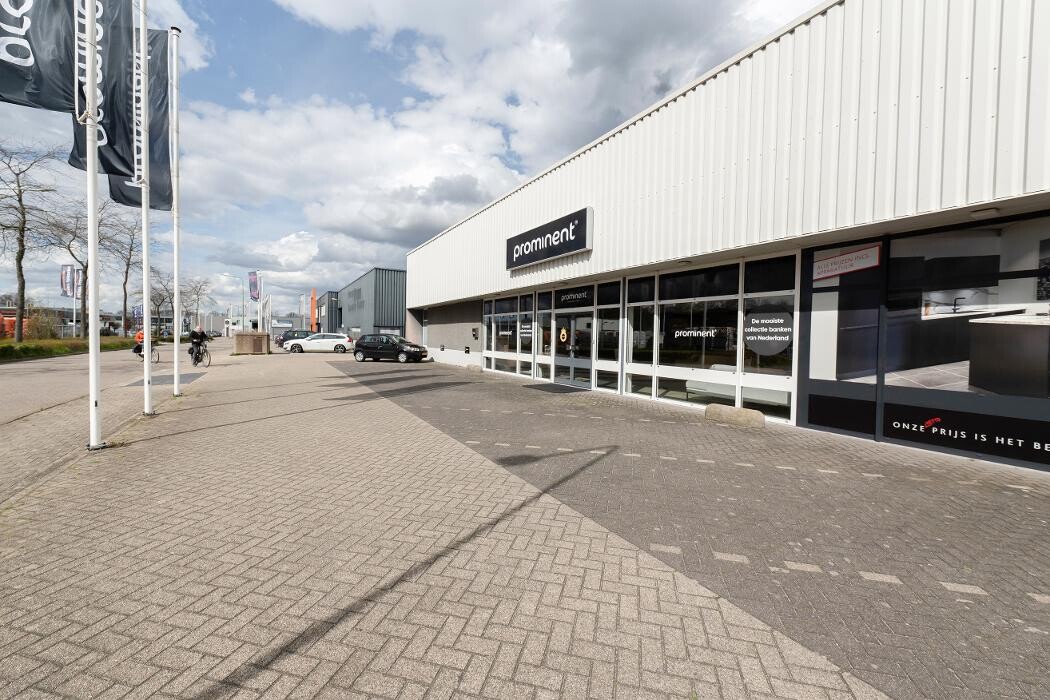 Foto's Meubelwinkel Prominent Roermond | Relaxstoelen | Sta-op stoelen | Banken