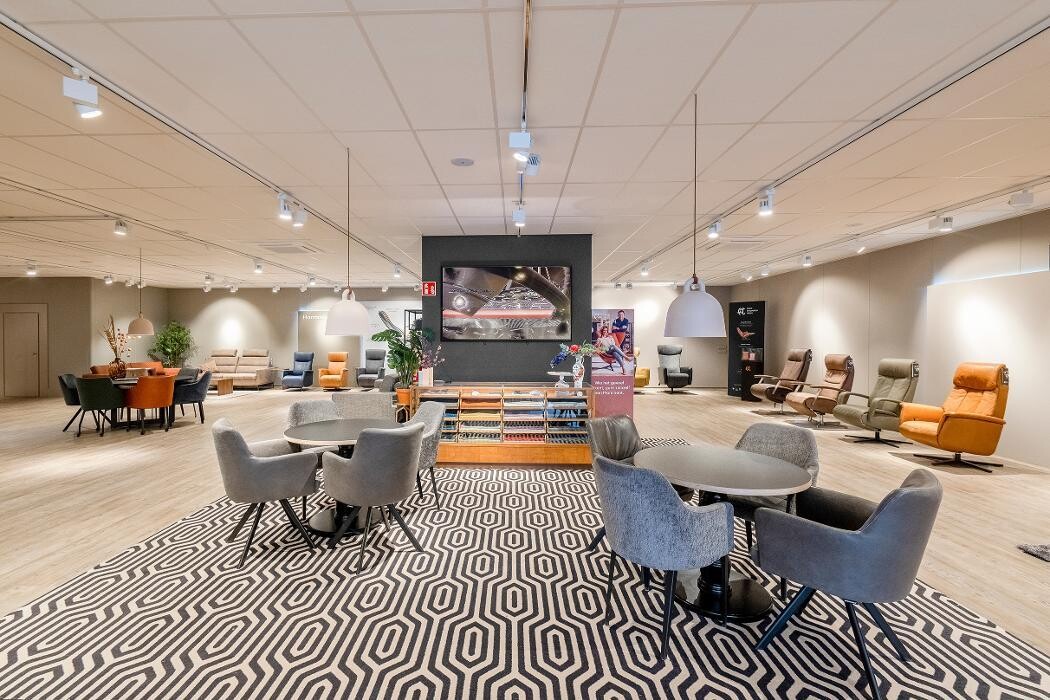 Foto's Meubelwinkel Prominent Roermond | Relaxstoelen | Sta-op stoelen | Banken