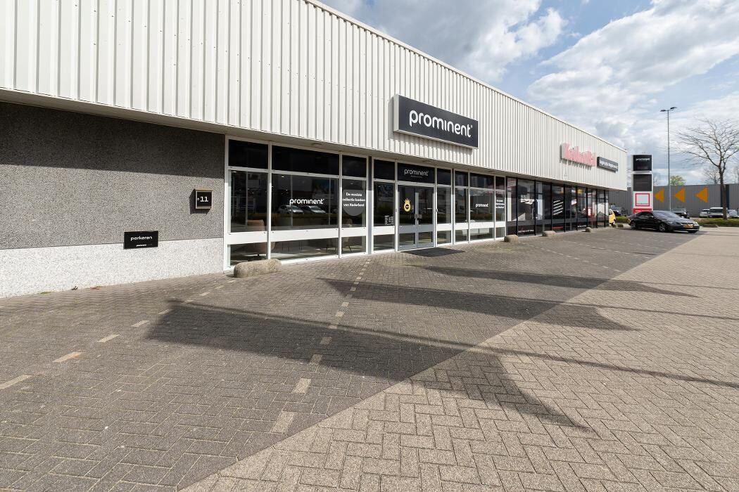 Foto's Meubelwinkel Prominent Roermond | Relaxstoelen | Sta-op stoelen | Banken