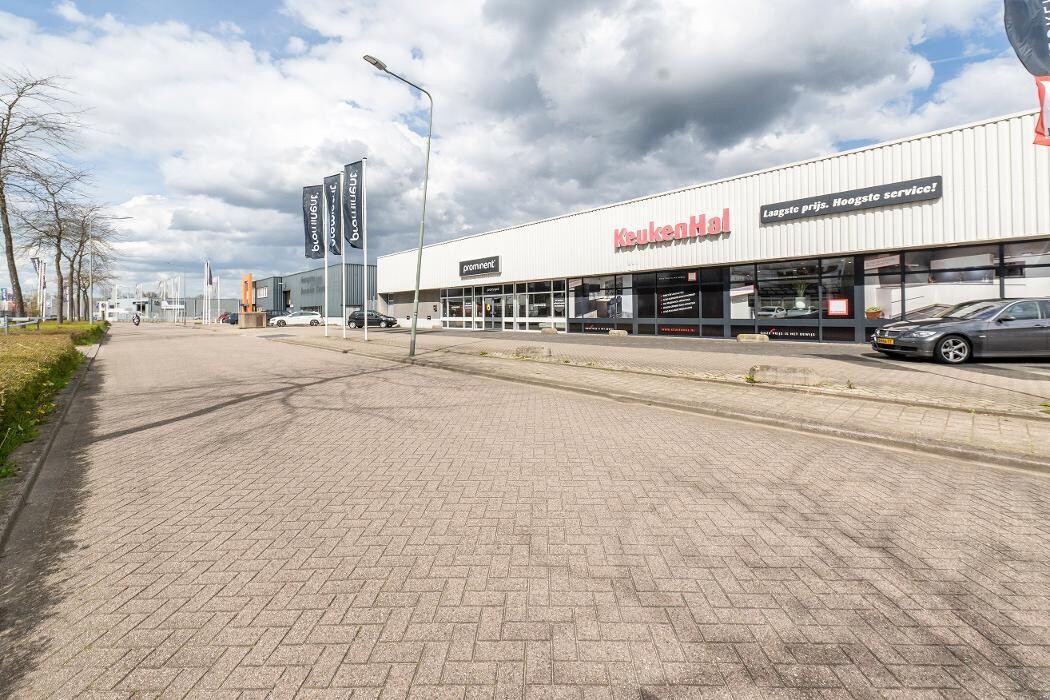 Foto's Meubelwinkel Prominent Roermond | Relaxstoelen | Sta-op stoelen | Banken