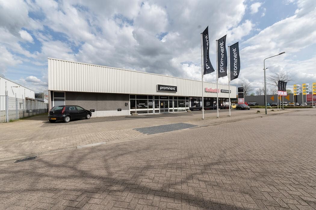 Foto's Meubelwinkel Prominent Roermond | Relaxstoelen | Sta-op stoelen | Banken