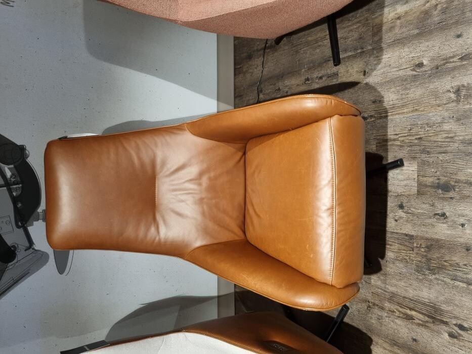 Foto's Meubelwinkel Prominent Emmen | Relaxstoelen | Sta-op stoelen | Banken