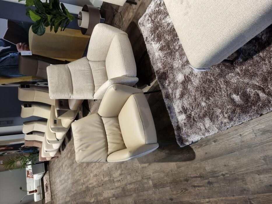 Foto's Meubelwinkel Prominent Emmen | Relaxstoelen | Sta-op stoelen | Banken