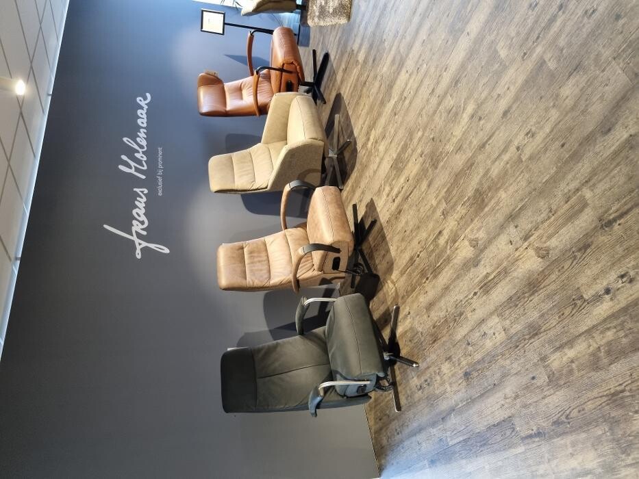 Foto's Meubelwinkel Prominent Emmen | Relaxstoelen | Sta-op stoelen | Banken