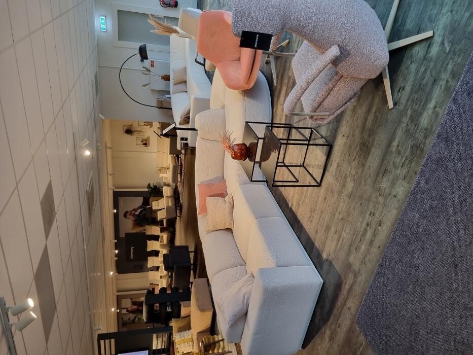 Foto's Meubelwinkel Prominent Emmen | Relaxstoelen | Sta-op stoelen | Banken