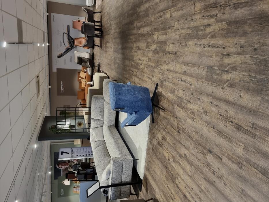 Foto's Meubelwinkel Prominent Emmen | Relaxstoelen | Sta-op stoelen | Banken
