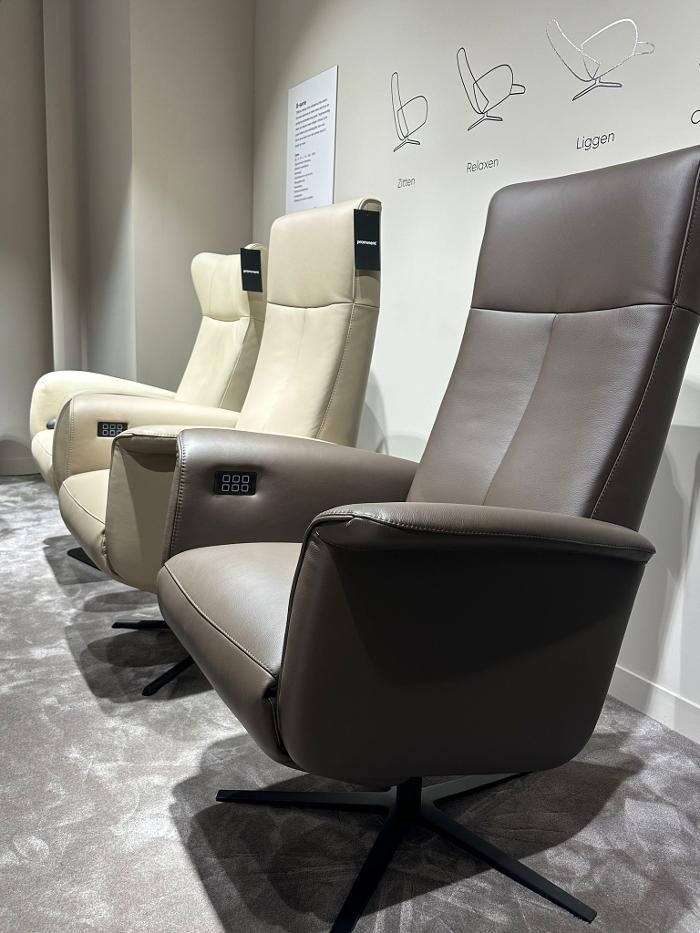 Foto's Meubelwinkel Prominent Leiderdorp | Relaxstoelen | Sta-op stoelen | Banken